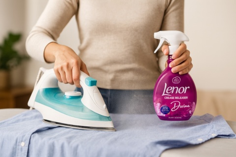 Lenor Ruby Jasmine 500ml żelazko w sprayu ułatwia prasowanie tkanin odzieży