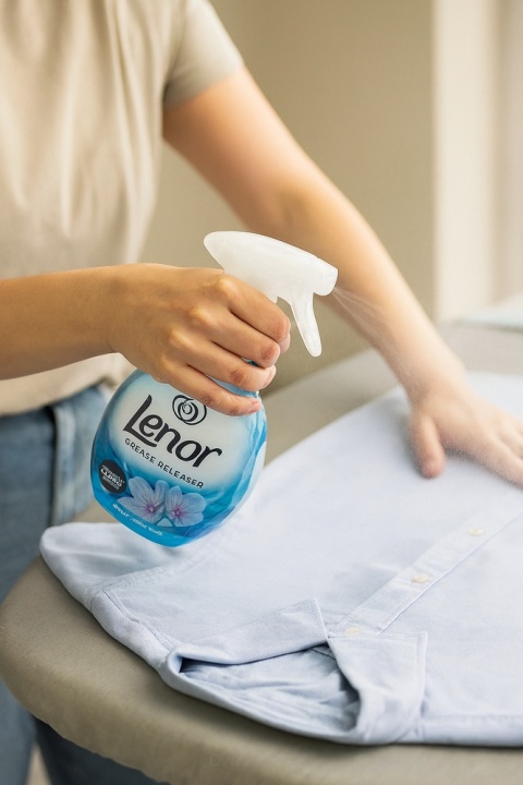 Lenor Spring Awakening 500ml żelazko w sprayu, łatwe prasowanie świeżość