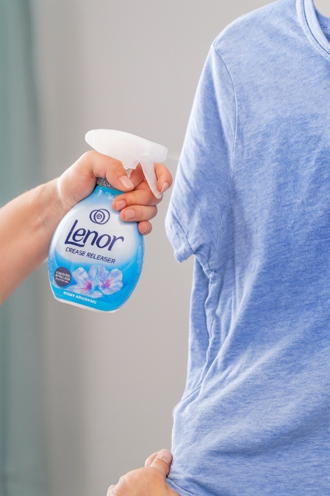 Lenor Spring Awakening 500ml żelazko w sprayu, łatwe prasowanie świeżość