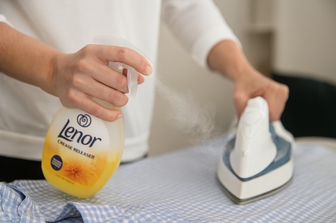 Lenor Summer Breeze żelazko w sprayu 500ml ułatwia prasowanie świeżość