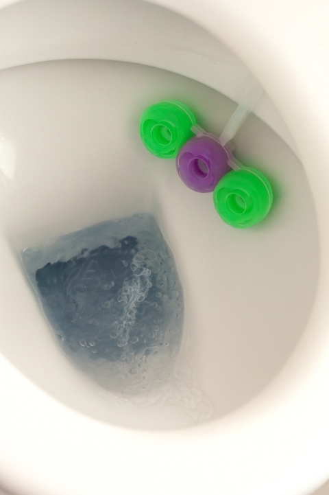 At Home Rings Pine 40g zawieszka do WC odświeżacz toalet sosna