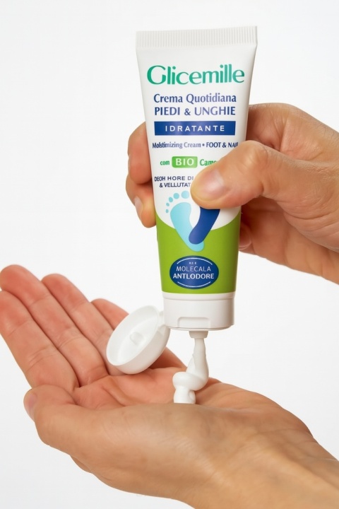 Glicemille Krem do stóp 100ml nawilżający i złuszczający martwy naskórek